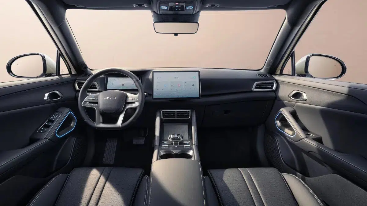 Ce SUV électrique très attendu : Découvrez le BYD Atto 2 et ses surprises pour l'Europe ! 1 Intérieur BYD Atto 2 - Cockpit numérique avec grand écran central