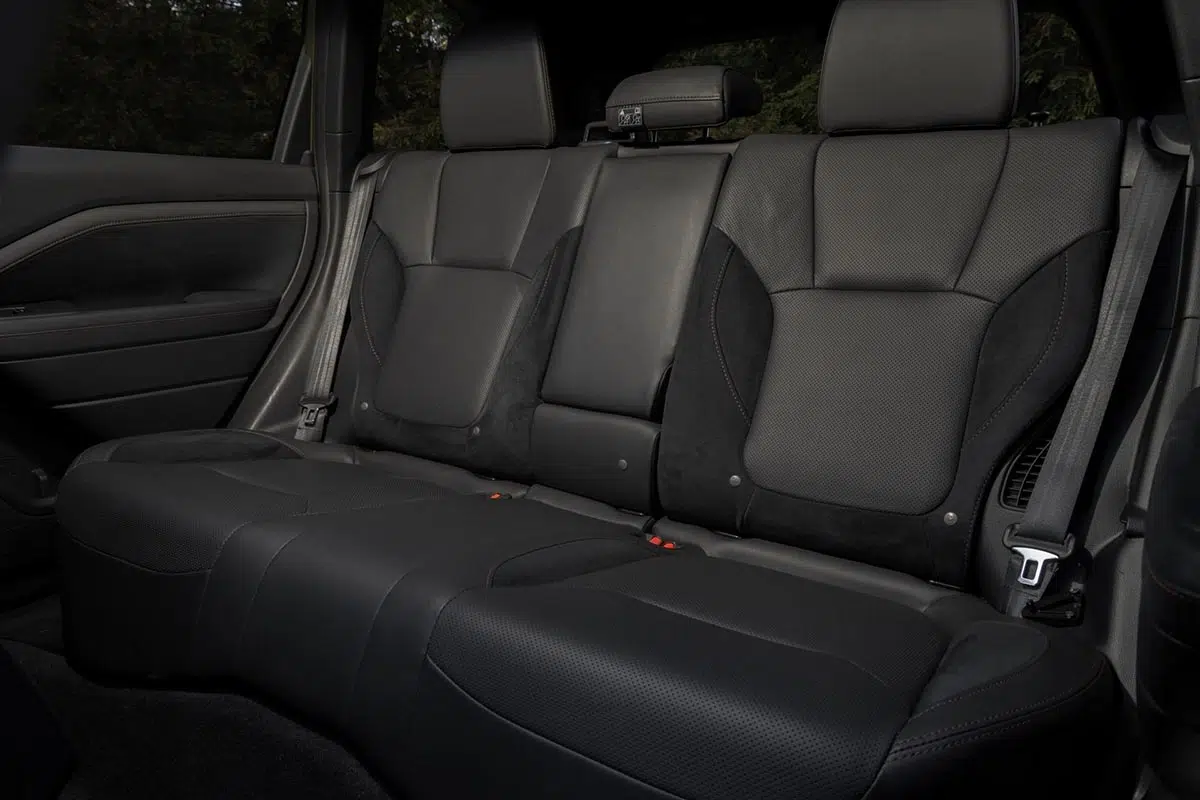 Ce SUV hybride Toyota : le 4x4 familial qui va bouleverser votre expérience de conduite ! 4 Places arrière Subaru Forester - Banquette spacieuse avec matériaux résistants