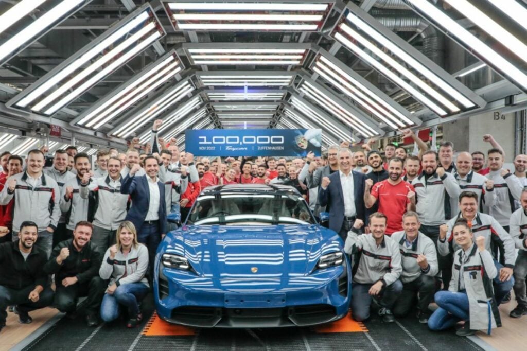 Cette incroyable révélation : Porsche en crise dans l'industrie automobile ! 2 Porsche Taycan Cent Mille