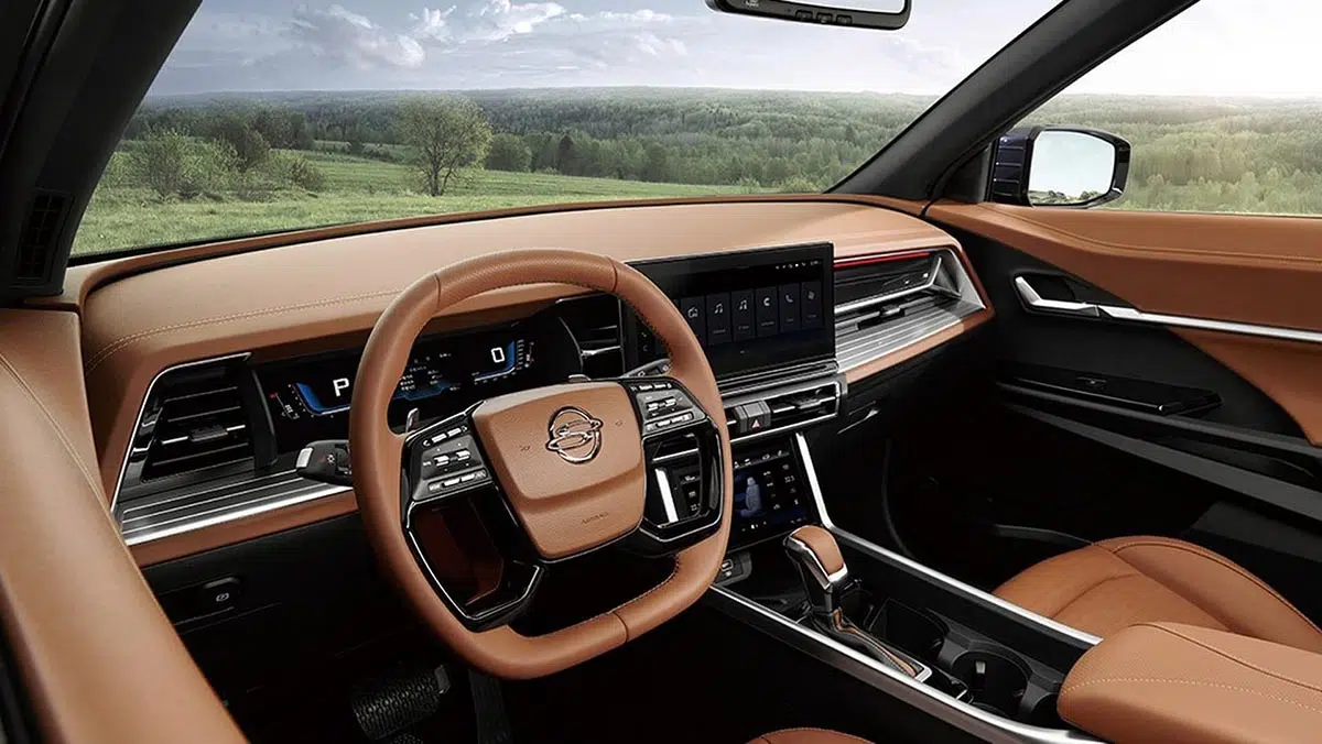 Cette alternative économique aux 4x4 légendaires : ce SUV baroudeur vous éblouira ! 4 Intérieur du véhicule avec un cockpit alliant confort et fonctionnalités, intégrant un volant multifonction, un écran tactile central et des commandes de transmission intégrées.