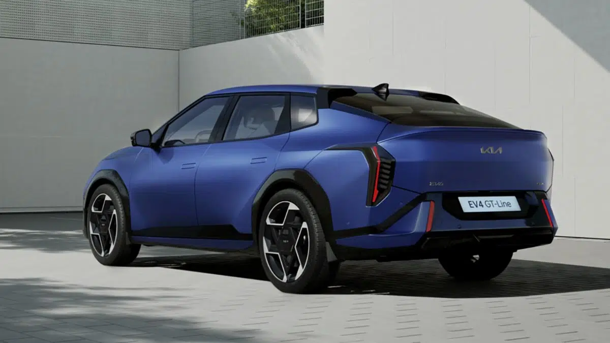 Ce double jeu de KIA : l'EV4 menace Tesla et Volkswagen comme jamais auparavant ! 6 Présentation des deux variantes de l'EV4 par KIA.