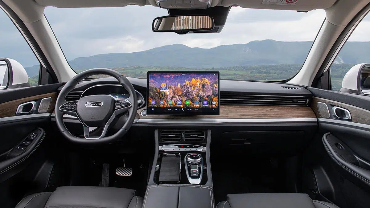 Ce nouveau SUV électrique rival du BYD Seal U : 477 km d'autonomie à ne pas rater ! 5 Intérieur du Skywell BE11 2025, mettant en avant le cockpit et les sièges avant.