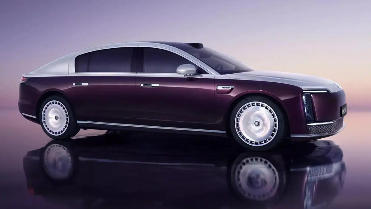 Cette supercar Maextro S800 de Huawei : l'ultra-luxe électrique qui va vous époustoufler ! 4 Vue de profil gauche du Maextro S800, berline électrique de luxe aux lignes élégantes et proportions imposantes
