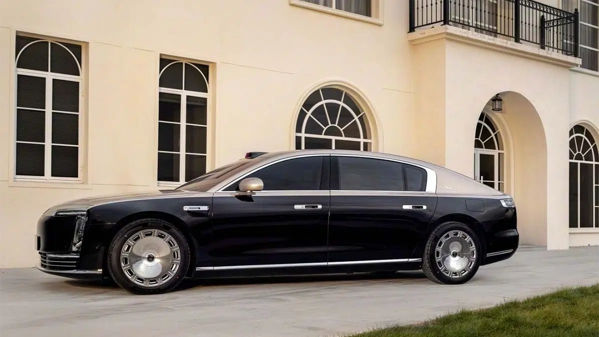 Cette supercar Maextro S800 de Huawei : l'ultra-luxe électrique qui va vous époustoufler ! 2 Maextro S800 vu de profil, berline électrique haut de gamme avec une silhouette élégante et des proportions imposantes