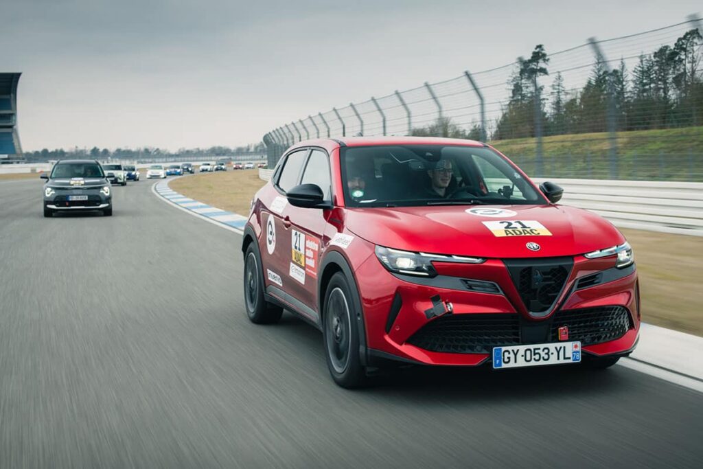 Cette incroyable victoire de l'Alfa Romeo Junior électrique au ADAC e-Competition 24e ! 1 Alfa Romeo Junior (Milano)