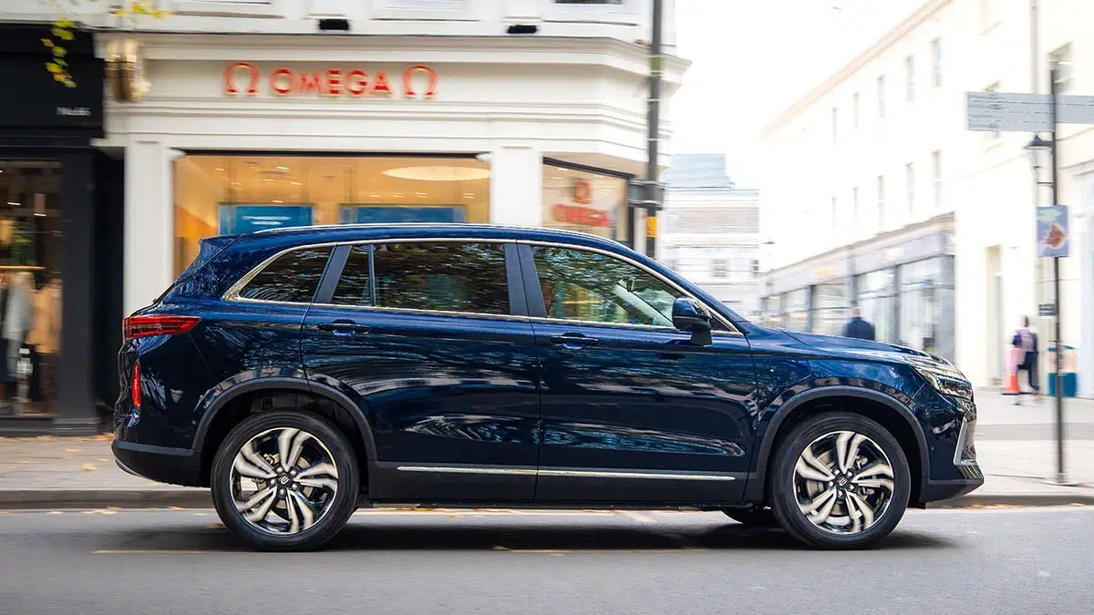 Ce nouveau SUV électrique rival du BYD Seal U : 477 km d'autonomie à ne pas rater ! 1 Profil du Skywell BE11 2025, illustrant ses proportions et son design moderne