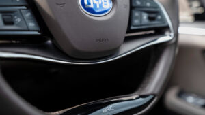 BYD révolutionne la conduite autonome avec un système grat