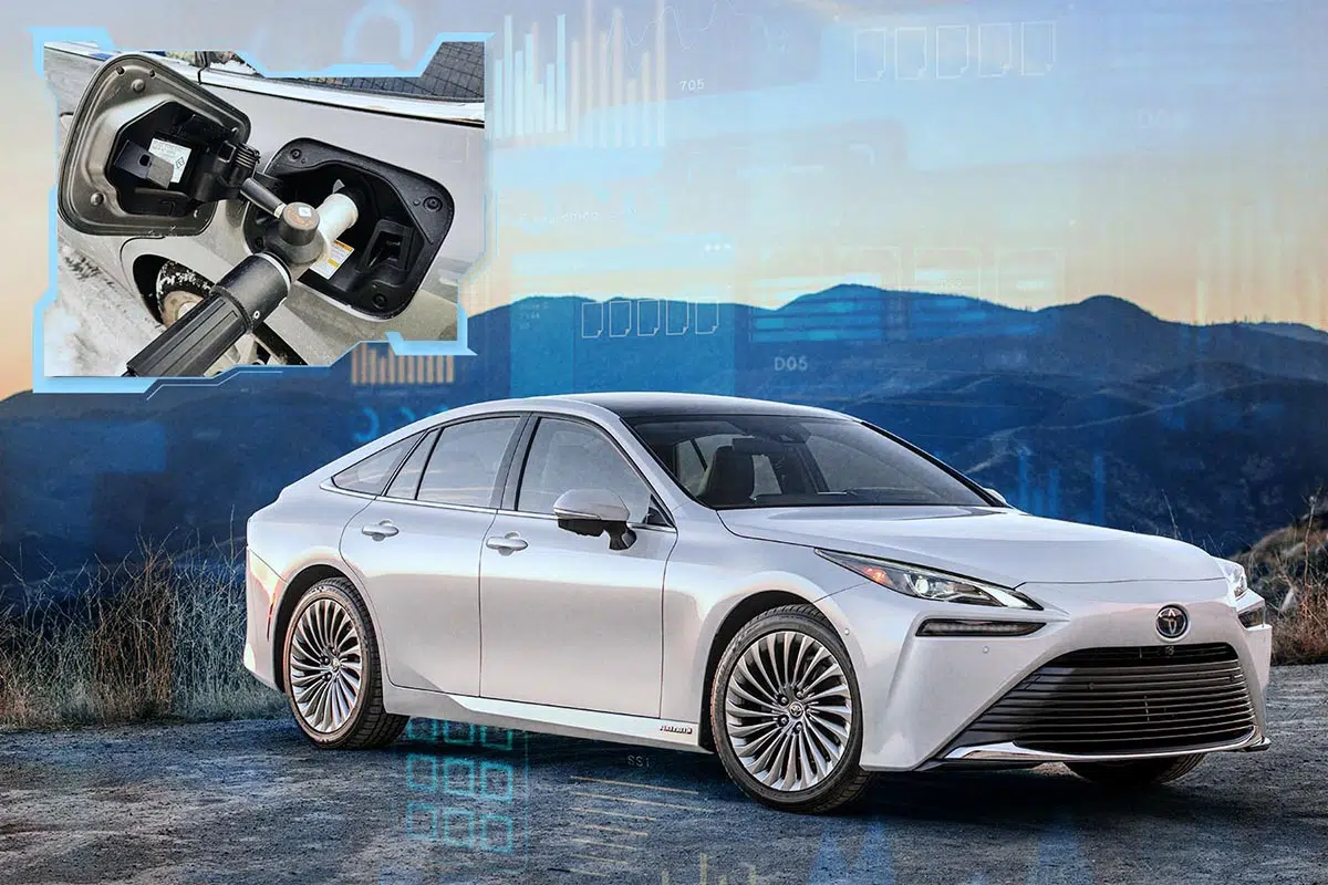 Cette incroyable innovation de Toyota : l’hydrogène aussi fiable qu’un diesel ! 1 Profil de la Toyota Mirai deuxième génération avec son élégant design de berline premium, ses jantes spécifiques hydrogène et sa silhouette fastback.