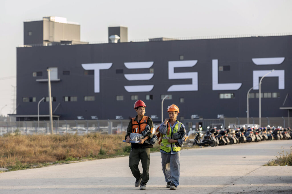 Cette méga-usine Tesla va révolutionner le stockage d'énergie: découvrez pourquoi! 3 Tesla dévoile sa troisième Megafactory : une nouvelle éta