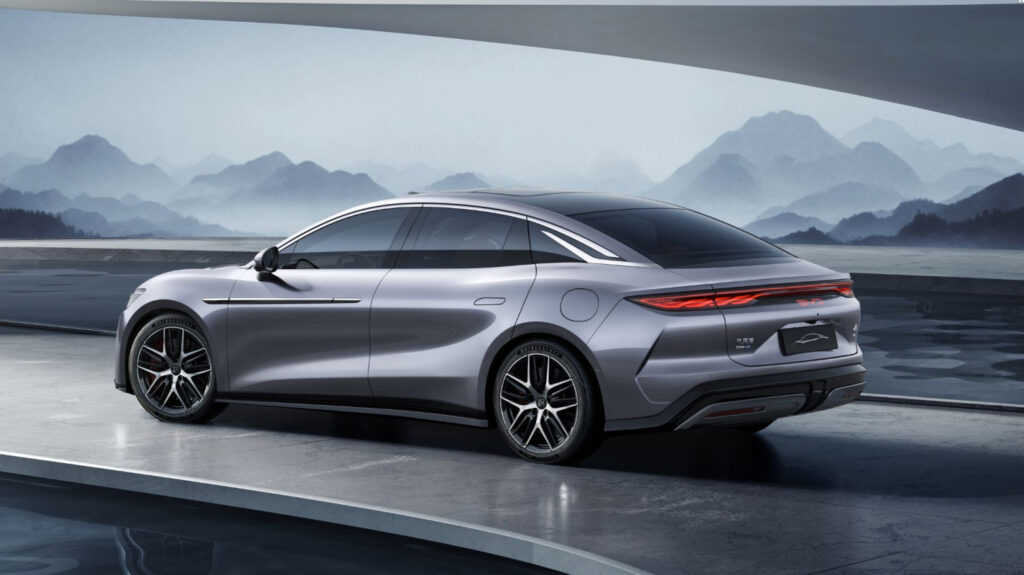 Cette révolution BYD : ces voitures se rechargent en seulement 10 minutes ! 120 BYD révolutionne la charge rapide : les nouvelles Han L et