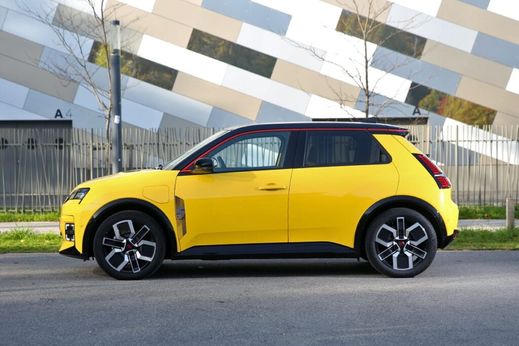 Cette aide incroyable de 48 millions d'euros pour la fabrique des batteries de la R5 ! 58 Photo de Valentin Cimino