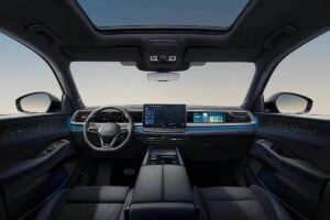 D Il ressemble à un tout-terrain, mais avec 7 places et le moteur le plus puissant de Volkswagen, c