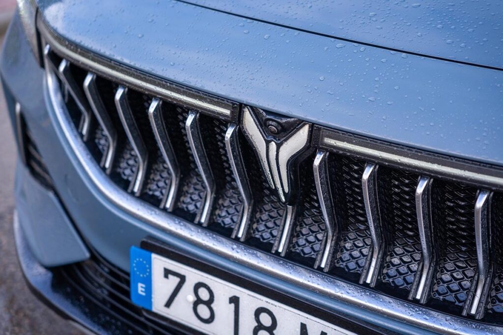 Ce SUV premium à 17 000€ de moins : découvrez la taille du GLE qui va vous surprendre ! 92 Le SUV premium qui défie Mercedes : Taille GLE et 17 000€ d