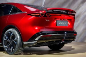 Cette nouvelle berline électrique japonaise défie la Model 3 : prix serré et qualité premium
