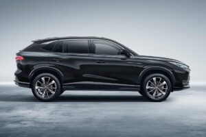 Le SUV hybride qui voit grand : 100 km en électrique et prix imbattable