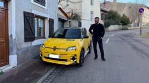 Mobilité verte : cet infirmier libéral adopte la Renault 5 électrique et surprend tout le monde !
