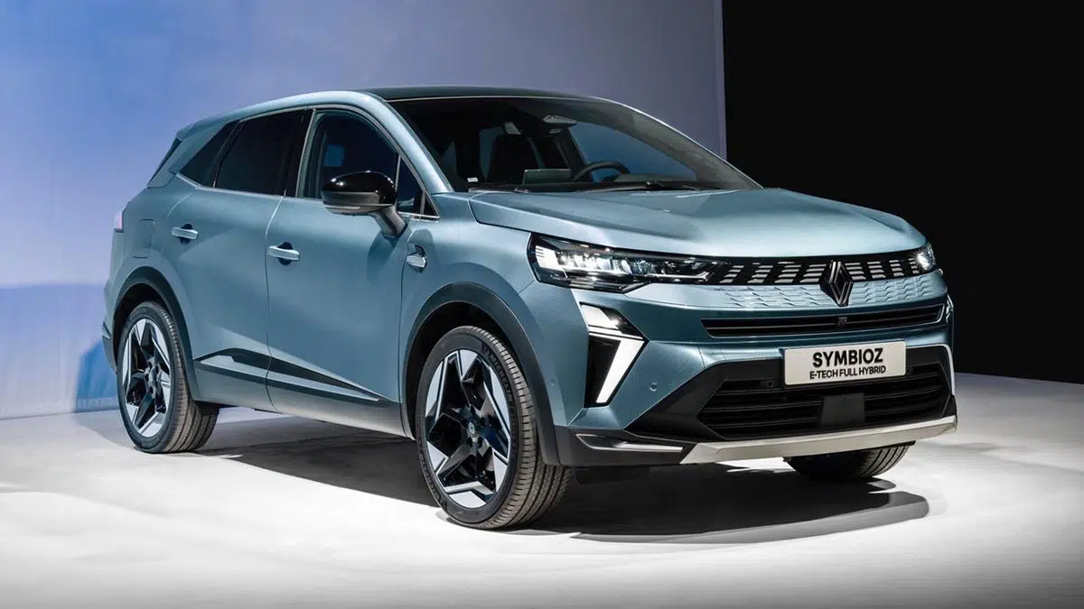 Ce SUV compact hybride avec 624 litres de coffre défie tous ses rivaux à 4,6L/100km ! 1 Vue de face du Renault Symbioz, montrant sa signature lumineuse distinctive et sa calandre moderne.