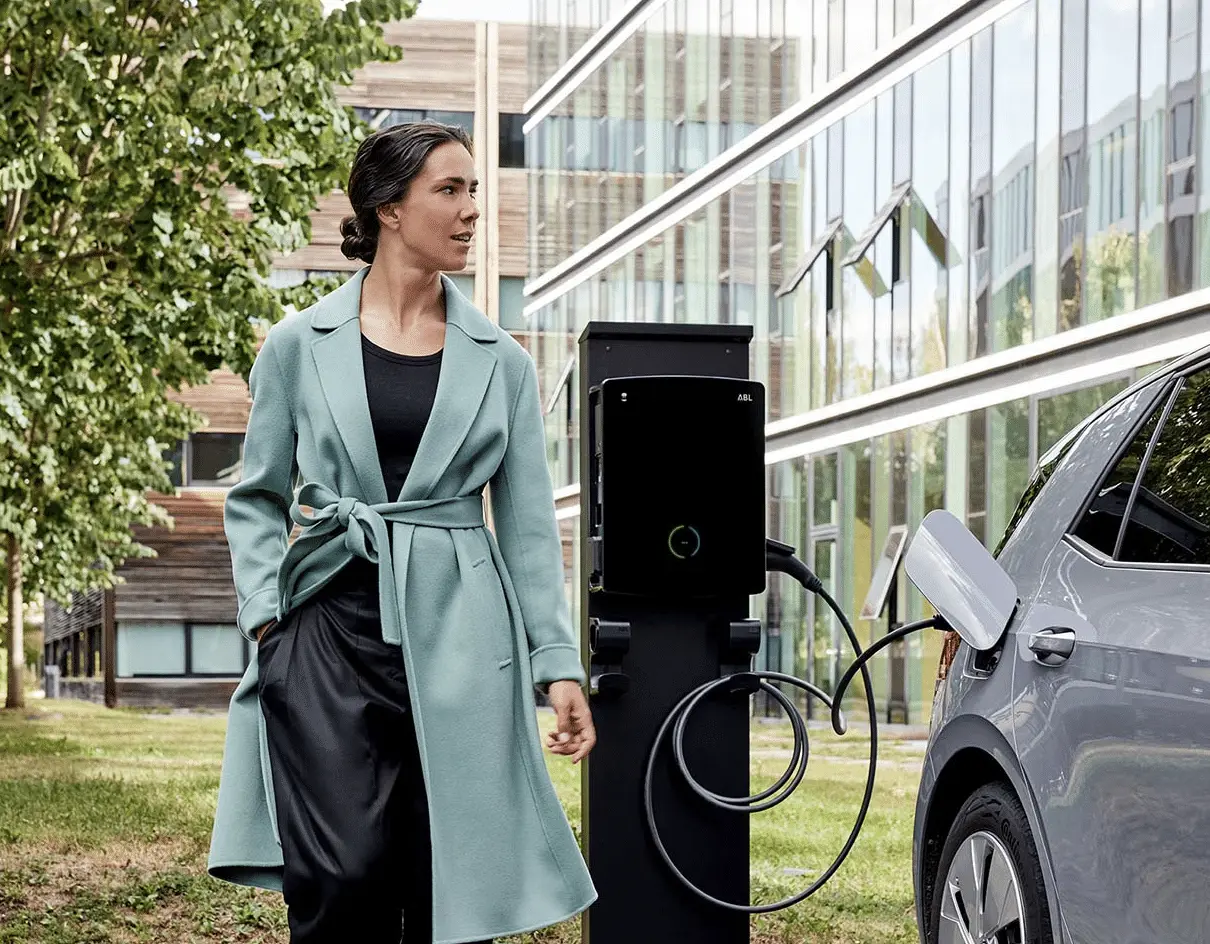 Ces solutions de recharge intelligente de Wallbox vont transformer votre expérience pro ! 5 Wallbox-eM4-2