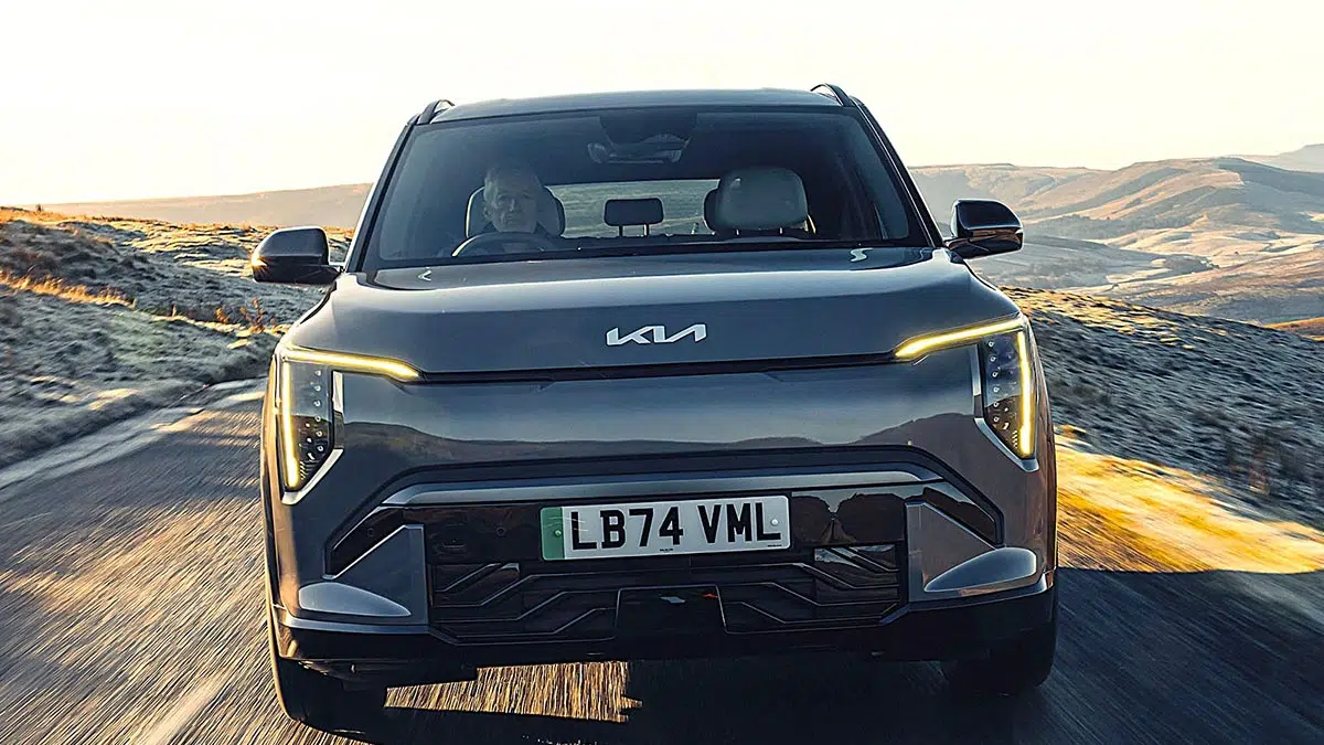 Ces fausses idées sur les voitures électriques que vous ne devriez pas croire ! 4 Batterie de voiture électrique en coupe, montrant sa conception avancée.