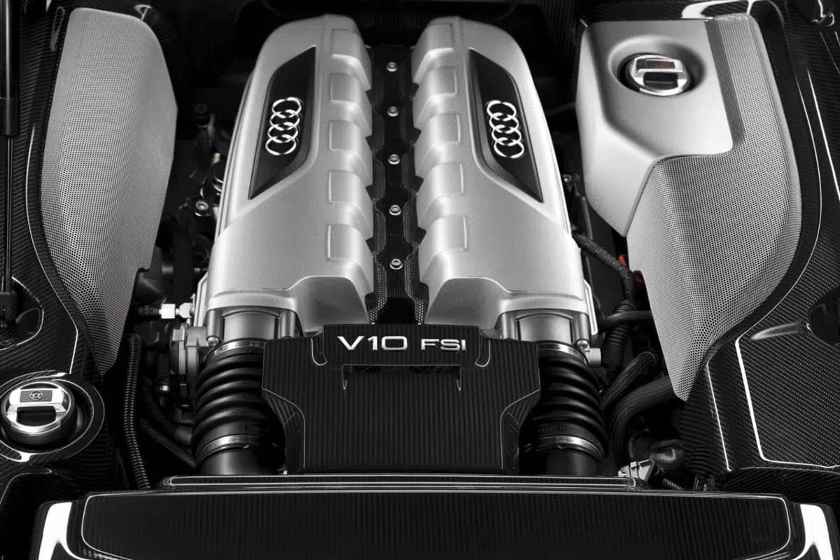 Cette nouvelle R8 hybride rechargeable d'Audi va vous faire rêver ! Découvrez son design italien ! 8 Moteur V10 atmosphérique Audi R8, 5.2L FSI, bloc légendaire à ciel ouvert