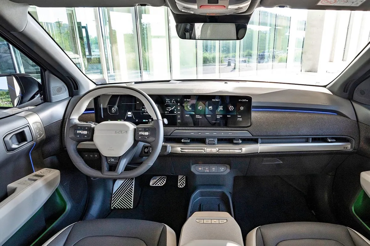 Ces SUV Kia révélés : découvrez celui qu'il vous faut vraiment ! 8 Intérieur du Kia EV3 avec écran tactile de 12,3 pouces et interface Kia Connect