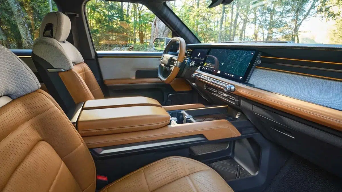 Cette offensive Volkswagen : Ce 4×4 électrique fusionne le meilleur de Toyota et Land Rover ! 4 Intérieur du 4x4 électrique, technologie avancée et cockpit moderne