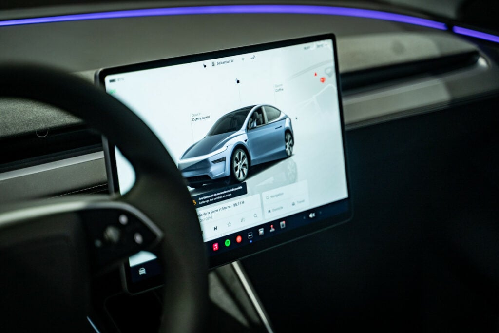 Cette incroyable raison derrière l'exclusion surprise de Tesla d'un salon automobile ! 2 Essai Statique Tesla Model Y Ecran Avant