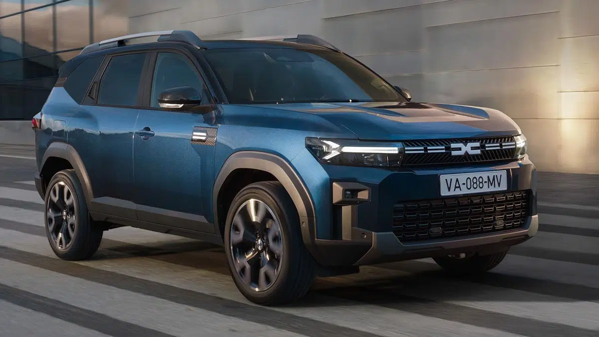 Ce SUV Dacia Bigster Hybrid 155 : L'espace, le prix et la consommation qui vont vous choquer ! 2 Vue avant du Dacia Bigster Hybrid 2025 avec calandre robuste et signature lumineuse en Y