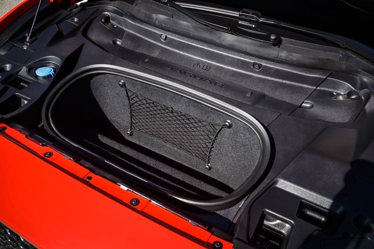 frunk-jaguar-i-pace 1743158552 787 Cette incroyable voiture electrique doccasion decouvrez le Jaguar I Pace