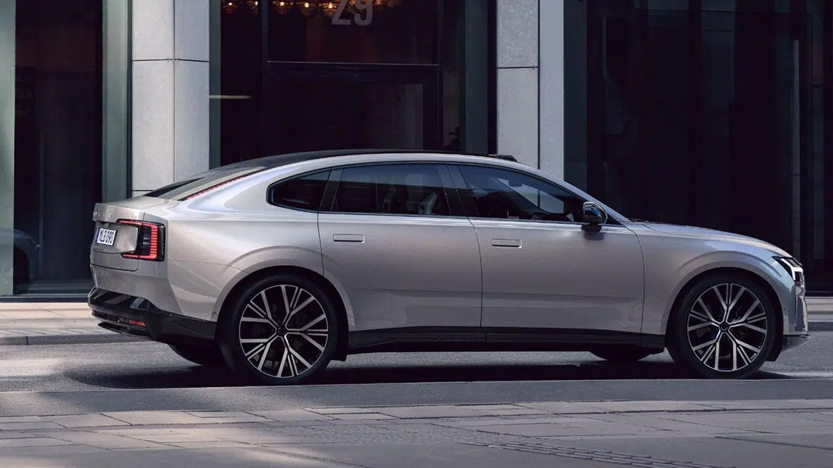 Ce prix de la Volvo ES90 va choquer : la Tesla Model S n'est plus la seule reine ! 1 Vue de profil du Volvo ES90, mettant en avant ses lignes élégantes et son design aérodynamique.