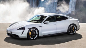 Virage stratégique chez Porsche : le constructeur freine se