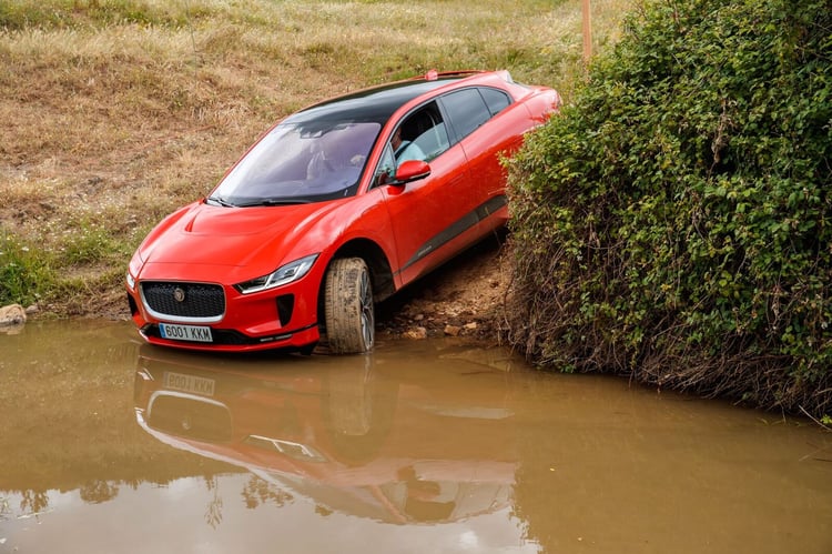 jaguar-i-pace-off-road-5 Cette incroyable voiture electrique doccasion decouvrez le Jaguar I Pace
