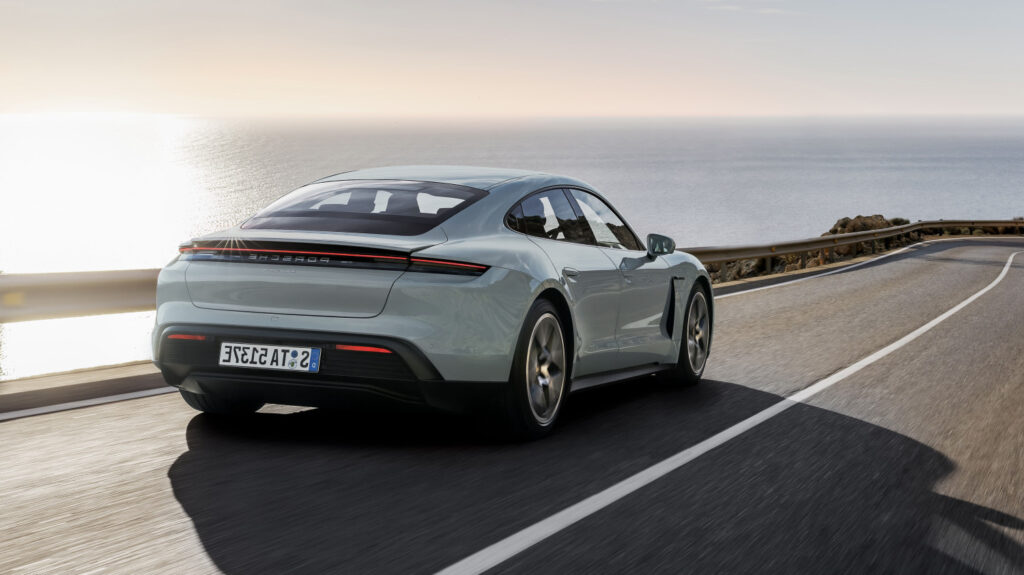 Cette nouvelle batterie de Porsche va bouleverser le monde des sportives électriques ! 132 Porsche s