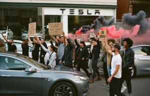 Tesla Takedown : la vague de protestations contre Musk va déferler en France ce week-end