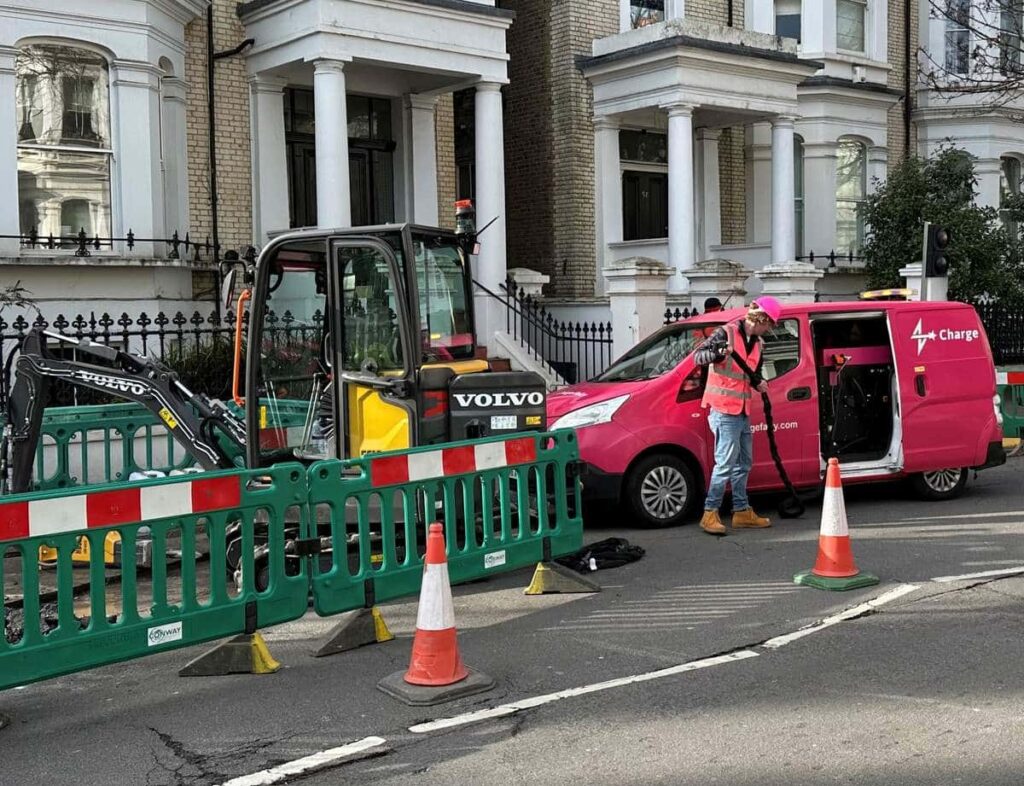 Cette incroyable solution à Londres recharge des engins de chantier électriques ! 148 Photo de Valentin Cimino