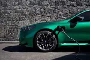 La sportivité électrifiée a un prix : 22 000 euros de supplément