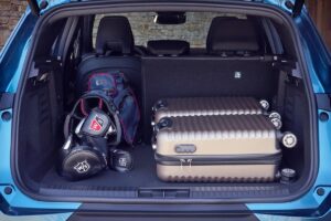 Ce SUV hybride compact cache un coffre XXL de 624 litres avec une consommation record de 4,6L/100km