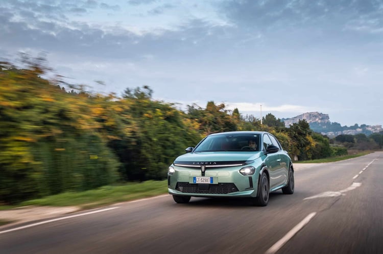 Lancia Ypsilon10 1744128426 757 Cette incroyable Lancia Ypsilon electrique le retour tant attendu