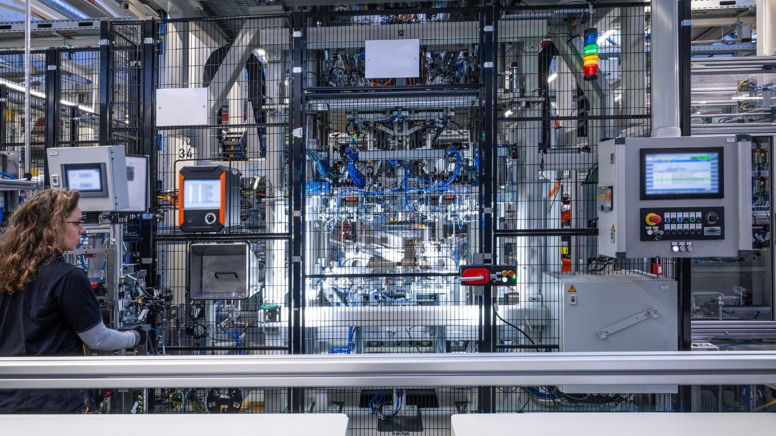 Cette incroyable révolution : ces robots humanoïdes de Mercedes vont bouleverser l'industrie ! 3 1744271635 392 Cette incroyable revolution ces robots humanoides de Mercedes vont