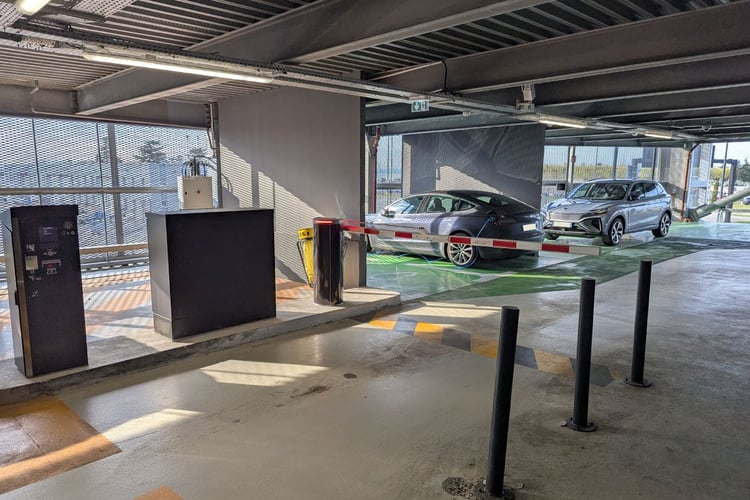 Techarge-parking-aeroport-Lyon-03 1744526599 28 Ces parkings daeroport decouvrez pourquoi recharger votre voiture electrique