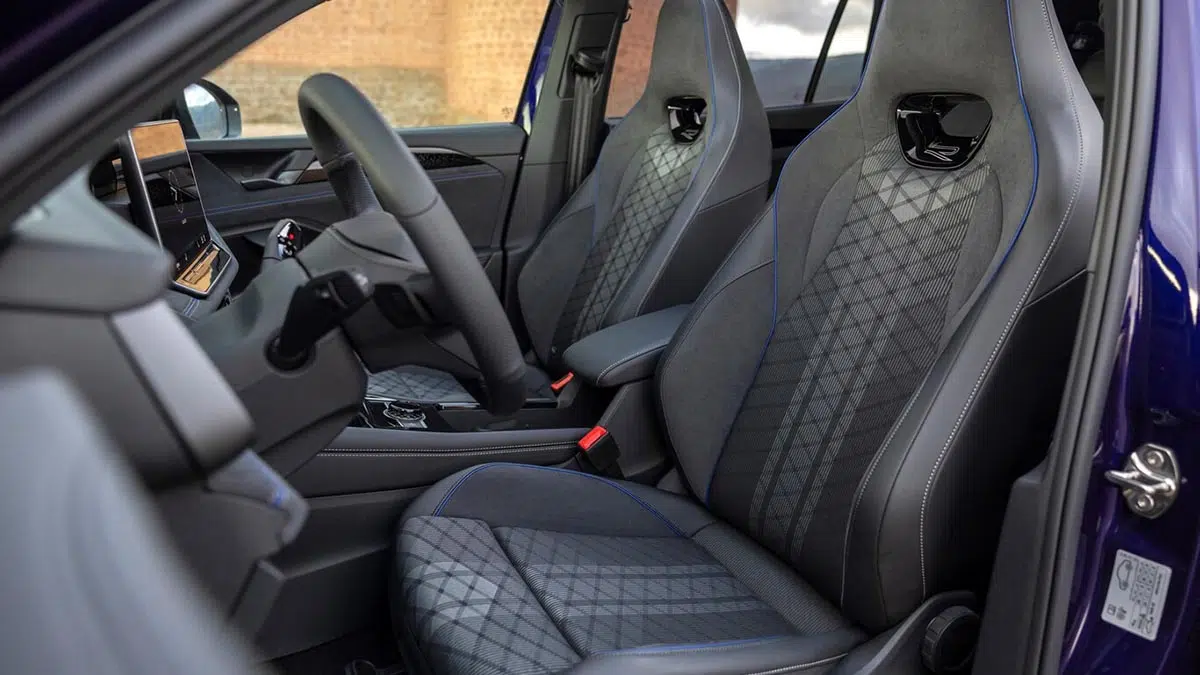 Cette révolution : le Volkswagen Tayron, le SUV familial idéal avec 7 places et économie ! 6 Sièges avant ergoActive Plus du Volkswagen Tayron 2025 avec réglages électriques et ventilation