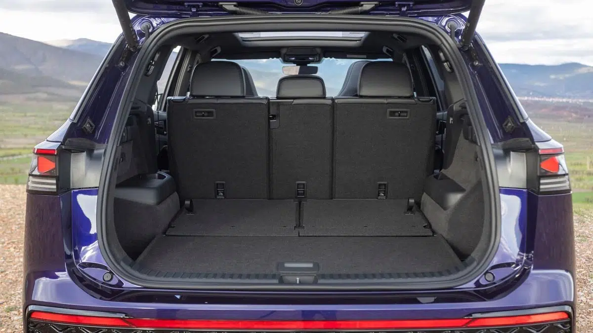 Cette révolution : le Volkswagen Tayron, le SUV familial idéal avec 7 places et économie ! 10 Coffre du Volkswagen Tayron 2025 en configuration 5 places avec grand volume de chargement