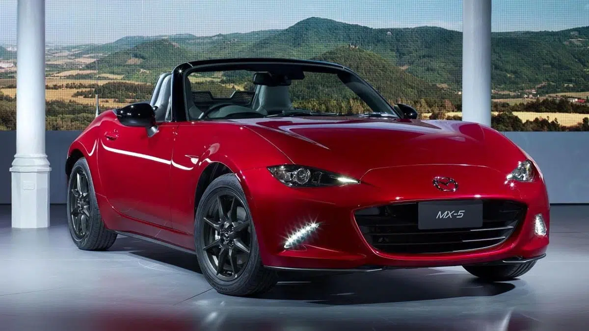 Cette Europe friande de moteurs électriques, pendant que le Japon vénère le 2,5 litres ! 6 Vue avant du Mazda MX-5 ND 2025, design fidèle aux codes du futur roadster MX-5 NE