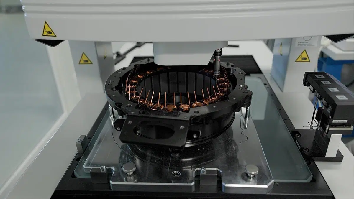 Cette révolution Geely-Renault : transformez votre électrique en hybride dès aujourd'hui ! 2 fabrication du système de motorisation hybride développé par Horse Powertrain avec générateur thermique et moteur électrique