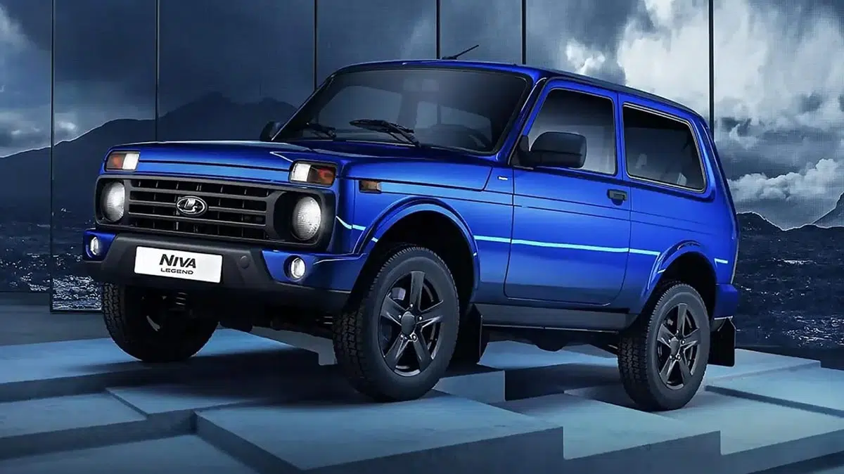 Ce 4x4 indestructible : découvrez le vétéran qui conquiert tous les terrains extrêmes ! 1 Profil latéral du Lada Niva Sport 2024, silhouette cubique et garde au sol élevée