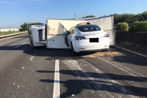 Voitures électriques : les dessous des accidents mystérieu
