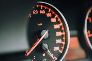 Fin voiture thermique 2035 cadrant vitesse carburant essence diesel