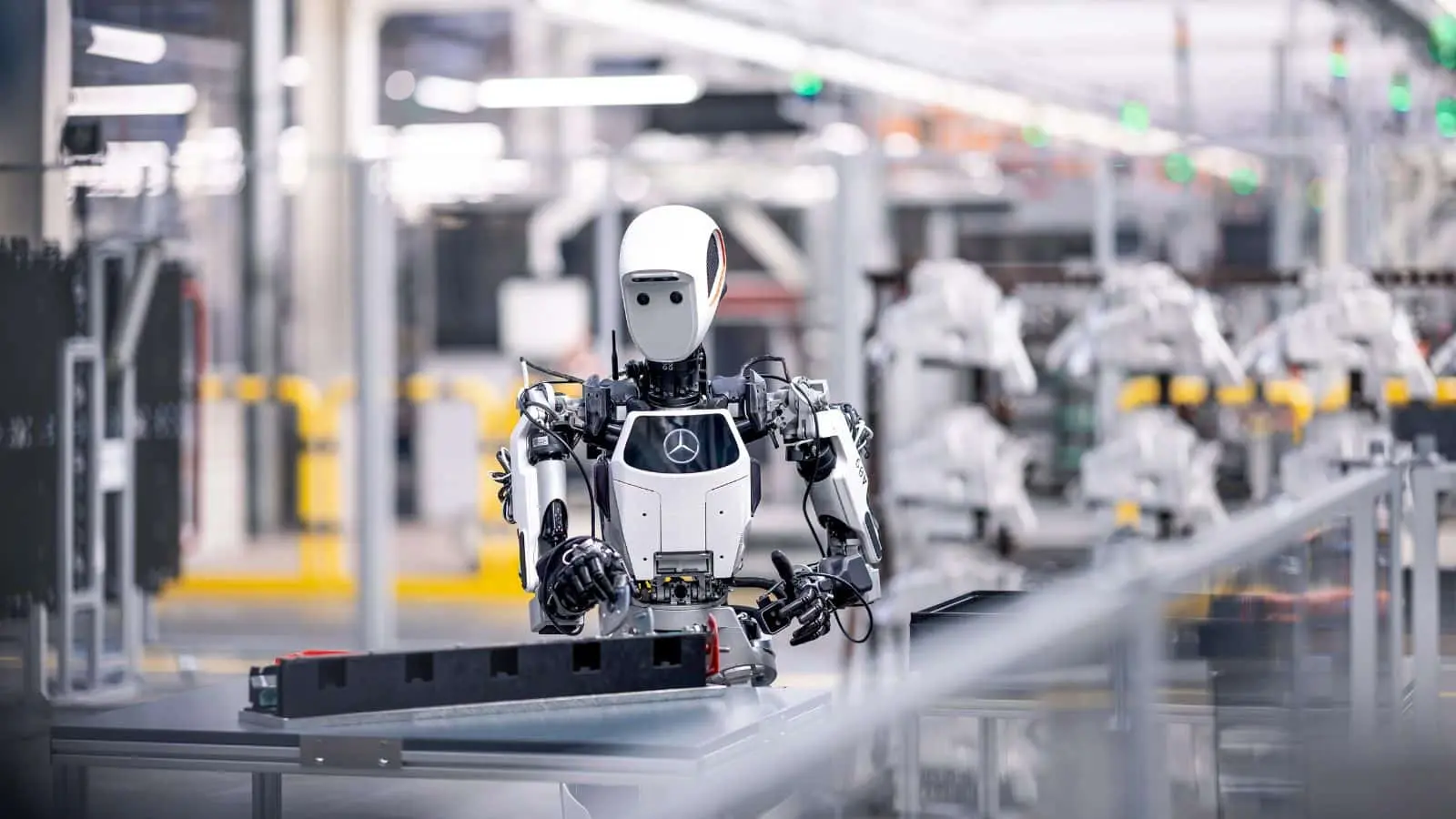 Cette incroyable révolution : ces robots humanoïdes de Mercedes vont bouleverser l'industrie ! 1 Cette incroyable revolution ces robots humanoides de Mercedes vont