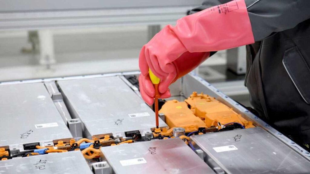 Cette révolution incroyable : la Chine atteint presque 100 % d'extraction du lithium ! 105 Révolution dans le recyclage des batteries électriques : l