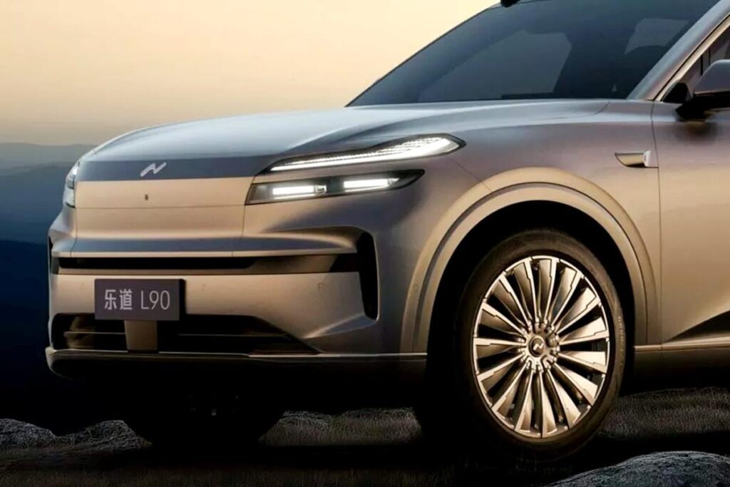 Ce SUV électrique Onvo L90 de Nio : 590 ch et trois rangées de sièges qui vont vous épater ! 90 SUV électrique Onvo L90 de Nio mesurant 5,41 mètres avec trois rangées de sièges, motorisation de 590 ch et technologie d